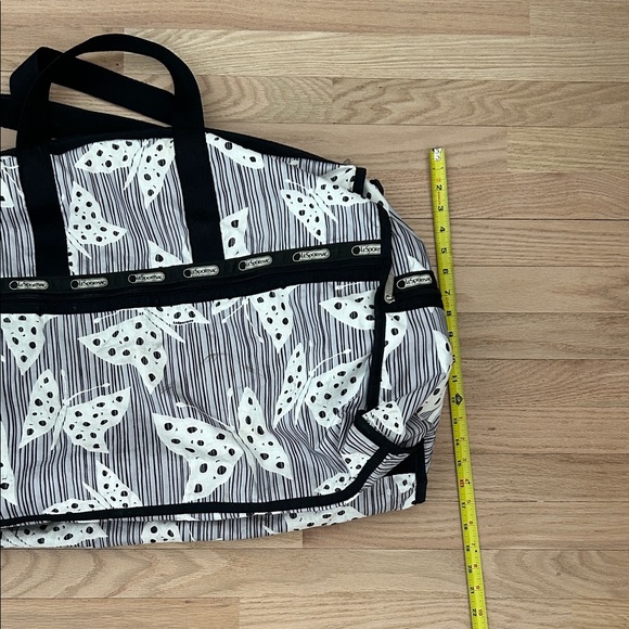 LeSportSac Weekender - Picture 3 of 3